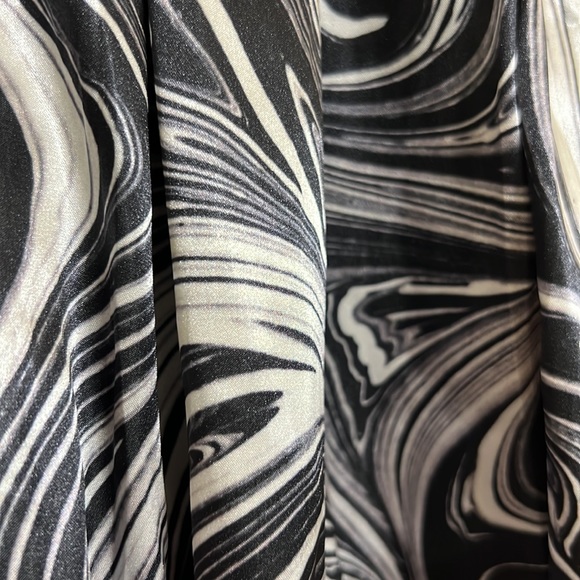 Born Honey Marbled Pleated Mini Skirt - Picture 9 of 11